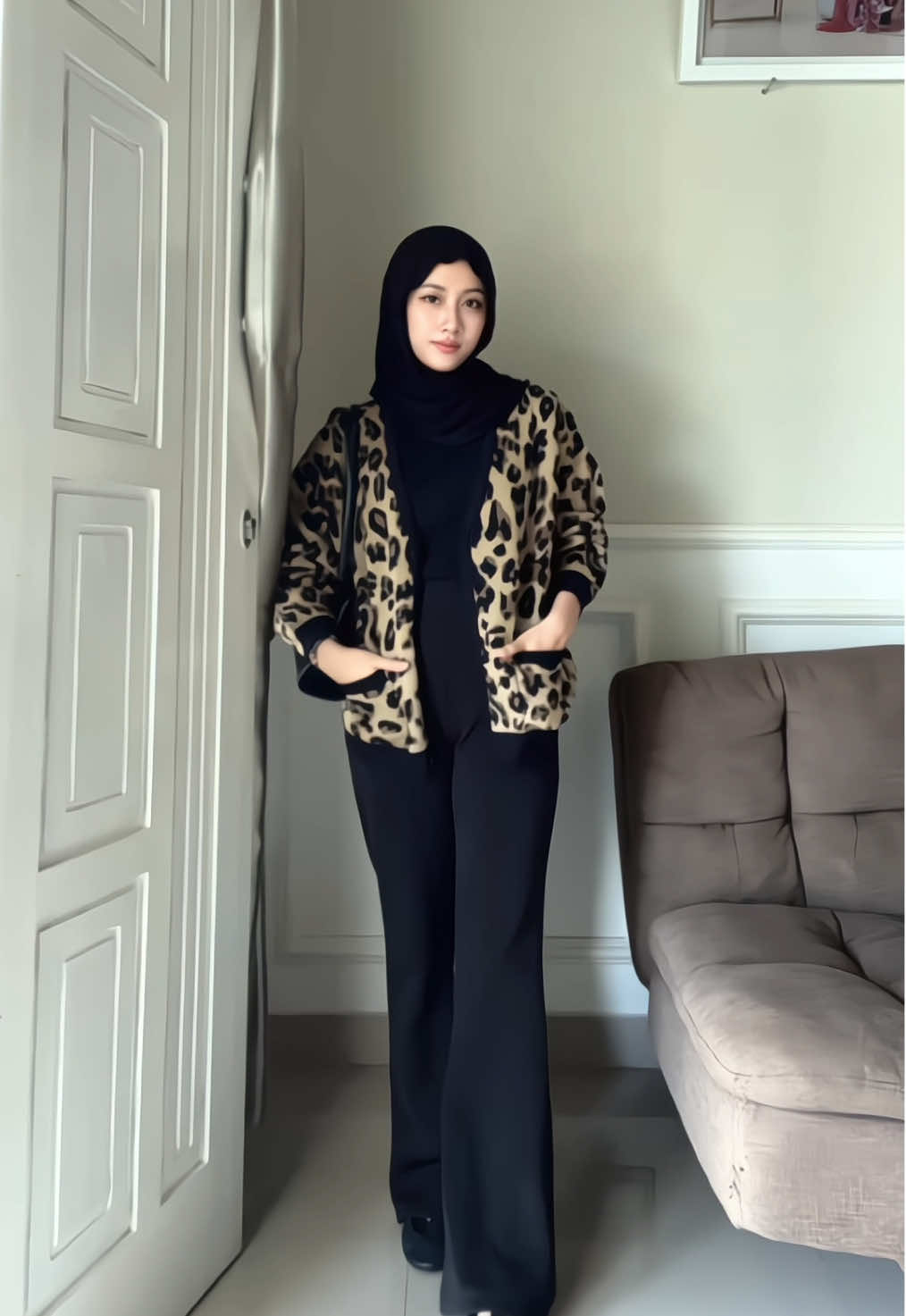 Yang suka leopard, wajib punya cardigan knit ini😍✨ #outfitideas #outfitinspo #fitcheck #leopardoutfit #cardigan #cardiganknit #knitwear 