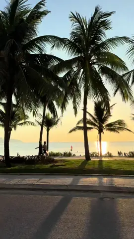 Thả lỏng và cảm nhận những khoảnh khắc nhẹ nhàng ☀️ #binhminh #đà_nẵng 