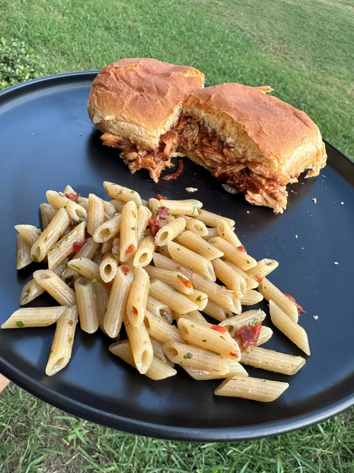 #bbqchicken #sliders #pulledchicken #Foodie #homecook #dinner