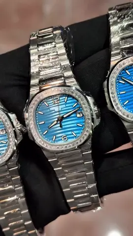Patek Philippe Nautilus 7010/1G-013 White Gold Kim cương Date Central Seconds 32 mm,  Vàng trắng 18K  Brand New 2025