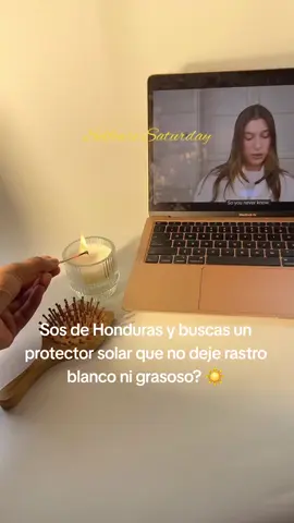 Protector Solar Round Lab- Birch Juice Moisturizing Sun Cream 50ml 💕☀️ L.550.00 Este protector solar fue elegido ganador de los premios de belleza coreana 2024, gracias a que tiene una textura ligera tipo leche, que protege la piel de los rayos UV y la hidrata profundamente sin dejar una capa blanca ni sensación pesada o grasosa. Protege tu piel de los dañinos rayos solares, al mismo tiempo que la nutre e hidrata. Su máxima protección de SPF 50+ y PA++++ te brindará protección de los rayos UVA, UVB y de la luz azul.  Está enriquecido con 1,425 ppm de jugo de abedul y ácido hialurónico para mantener la piel hidratada, junto con niacinamida para iluminar la piel y adenosina para ofrecer un cuidado antienvejecimiento, dejando un acabado natural sin sensación pegajosa.  ‼️Haz tu pedido desde nuestra página web (link en el perfil) o escribinos al WhatsApp 8852-1781.💛 📦 Hacemos envíos súper rápidos y seguros a todo Honduras super rapidos y seguros🇭🇳💕 🌸 ¡Tu rutina de belleza merece lo mejor, y lo tenemos disponible para vos! Beneficios:🧖🏻‍♀️✨️ 1.Hidrata y protege la piel de los rayos UVA y UVB con SPF50+ PA++ 2.Enriquecido con extracto de abedul para reponer vitaminas a la piel y nutrirla. 3.Evita la irritación de la piel. 4.Contiene niacinamida y adenosina para mejorar el tono y la textura de la piel, así como reducir la apariencia de líneas de expresión.  5.Ultraligero sin ninguna sensación pegajosa. 6.Ideal para todo tipo de pieles; incluyendo las mixtas, secas y sensibles.  ‼️Haz tu pedido desde nuestra página web (link en el perfil) o escribinos al WhatsApp 8852-1781.💛 📦 Hacemos envíos súper rápidos y seguros a todo Honduras super rapidos y seguros🇭🇳💕 🌸 ¡Tu rutina de belleza merece lo mejor, y lo tenemos disponible para vos! #ProtectorSolar #roundlab #honduras #SorelleBoutiqueHN #SkinCare #skincarecoreano #danli 