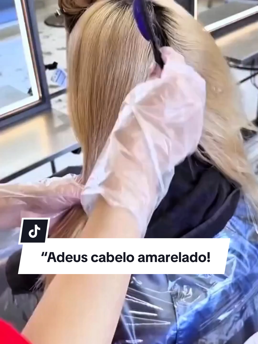 A máscara roxa da Karseell foi desenvolvida especialmente para neutralizar tons amarelados em cabelos loiros, grisalhos ou com luzes, enquanto hidrata profundamente e fortalece os fios. Sua fórmula rica em pigmentos violetas e ativos hidratantes garante um efeito matizador visível já na primeira aplicação, sem ressecar. --- ✅ Neutraliza o amarelado dos fios ✅ Realça o tom platinado, loiro ou cinza ✅ Hidrata, nutre e dá brilho intenso ✅ Efeito rápido, em poucos minutos ✅ Fórmula profissional com colágeno e óleos nutritivos ✅ Ideal para uso semanal no cronograma capilar --- Resultado: cor equilibrada, brilho visível e cabelos com aparência saudável desde o primeiro uso!  #cuidadocapilar  #loiro  #loirosperfeitos  #karseellcollagen  #tratamentocapilar 