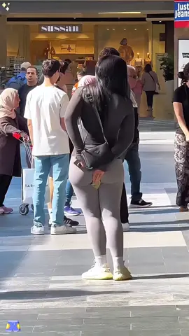 POV:prank ripped pants 👖😂#fyp #prank #foryou #funnyvideos #street #scary #viral #happy #prankvideo #funnyprank #scary #scared #funnygirl 