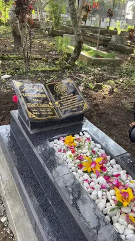 Alhmdulilah udah bagus makam nya🥹🫂 semoga bpa ahli surga di ampuni semua dosanya✨💗