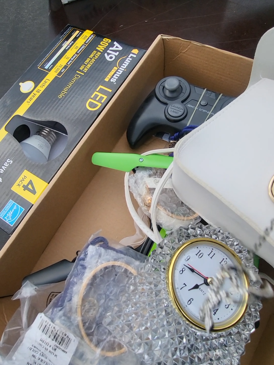 lo que tiran los americanos en usa pulceras de oro a la basura#fypage #loquetiran #losamericanosenusa #pulcerasdeoro #ymascosasdeoro #foryou #loquetiranlosmillonariosenusa #muchodineroalabasura #loquetiranentodousa #loquetiranlastiendasenusa #moneyingthetrash #trashpicker #paratiiiiiiiiiiiiiiiiiiiiiiiiiiiiiii #trending #containerllenosdedinero #contenedores #llenosdedinero #fypage #gracias 