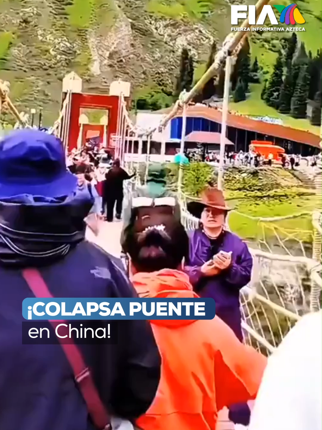 Puente colgante se rompió en una zona turística de #China Al menos cinco personas sin vida y más de 20 lesionados, ese fue el saldo de un trágico accidente que se suscitó en Xiata, luego de que el cable de un puente se rompió. Cuerpos de emergencia acudieron para atender a los lesionados y encontrar a personas que habrían caído al río; el momento fue grabado por los presentes. #AztecaNoticias #Noticias #Información #LoÚltimo #ÚltimasNoticias #viral_video #paratí #FIA #Puente #Río #ZonaTurística #Lesión #Emergencia #Accidente #Tragedia #TikTokInforma #FIA #TikTokMeHizoVer #LoDescubriEnTikTok
