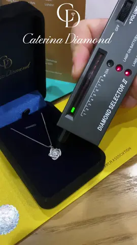 💎 Bút kiểm định không biết nói dối - chỉ số max chứng minh độ cứng sánh ngang kim cương tự nhiên   💎 Nếu bạn đang tìm một món trang sức đủ 3 tiêu chí đẹp, chất lượng, vừa “đáng đồng tiên bát gạo” thì đây chính là lựa chọn hoàn hảo ✨ #Caterina #caterinadiamon #trangsucmoissanite #vedepvinhcuu #daychuyenkimcuong #GRA #giaykiemdinhkimcuong 