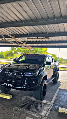 #CapCut #hilux #hilux4x4 #hiluxrevo #truck #offroad #offroad4x4 #4x4 #pickuptruck #diesel #hitam #black #toyota #hostilewheels 