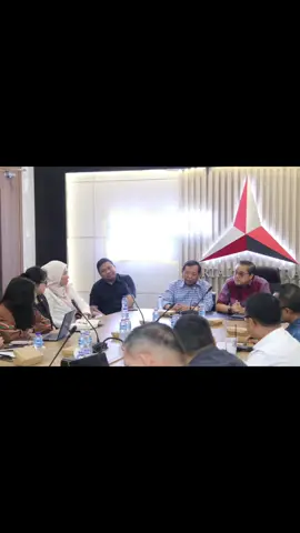 Sahabat Demokrat, . Sekertaris Jenderal Partai Demokrat, Herman Khaeron, bersama Ketua Panitia HUT Partai Demokrat Dede Yusuf, Bendahara Umum Partai Demokrat Irwan, Beserta Panitia HUT Partai Demokrat, melaksanakan Rapat Persiapan HUT Partai Demokrat, Di Kantor DPP Partai Demokrat Jakarta (04/08). . #ahy #demokrat #hermankhaeron #hutdemokrat #demokratmajalengka  #mudaadalahkekuatan✊💙 