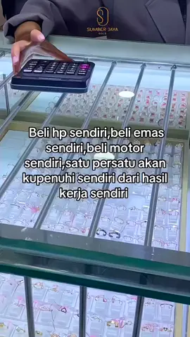 Bukan tentang mahalnya barang, tapi tentang bangganya bisa beli dengan uang sendiri ✨ #CewekMandiri   #BeliSendiriBisa   #PerempuanHebat   #SelfReward   #EmasItuCuan              