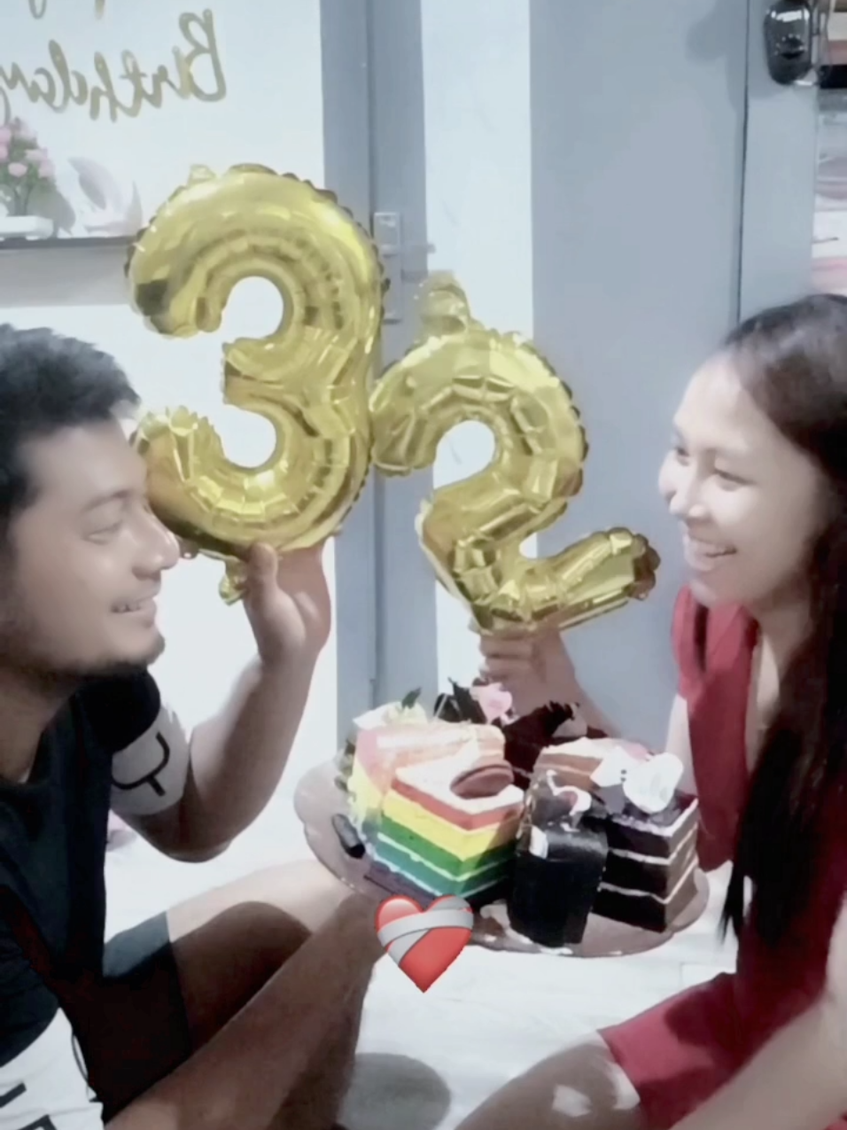 Di Cintai hebat oleh Suami itu Anugerah tuhan Yang luar Biasa🥰 Sederhana tapi yakin semua istri di dunia ini tentu ingin merasakan hal yang sama Sedikit berbagi saja, Semoga dengan lewatnya video ini merasakan kebahagiaan juga Dan di Ratukan oleh Suaminya, MasyaAllah 🩷 TerimaKasih karena sudah menjadikan saya Salah satu wanita yang Beruntung Tuhan 🫶#fypシ゚viral  #fyppppppppppppppppppppppp #ulangtahun #happybirthday with @ThovaNinoRonaldo 