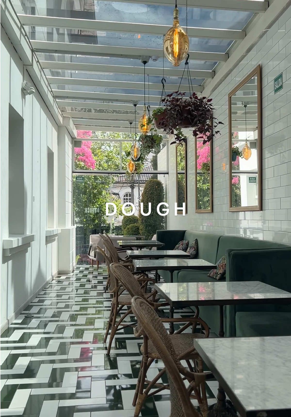 Favorite spots in UIO | @Dough ✨ #Foodie #foodtiktok #quitofoodies #brunch #brunchtok #travel #ecuador #quito 