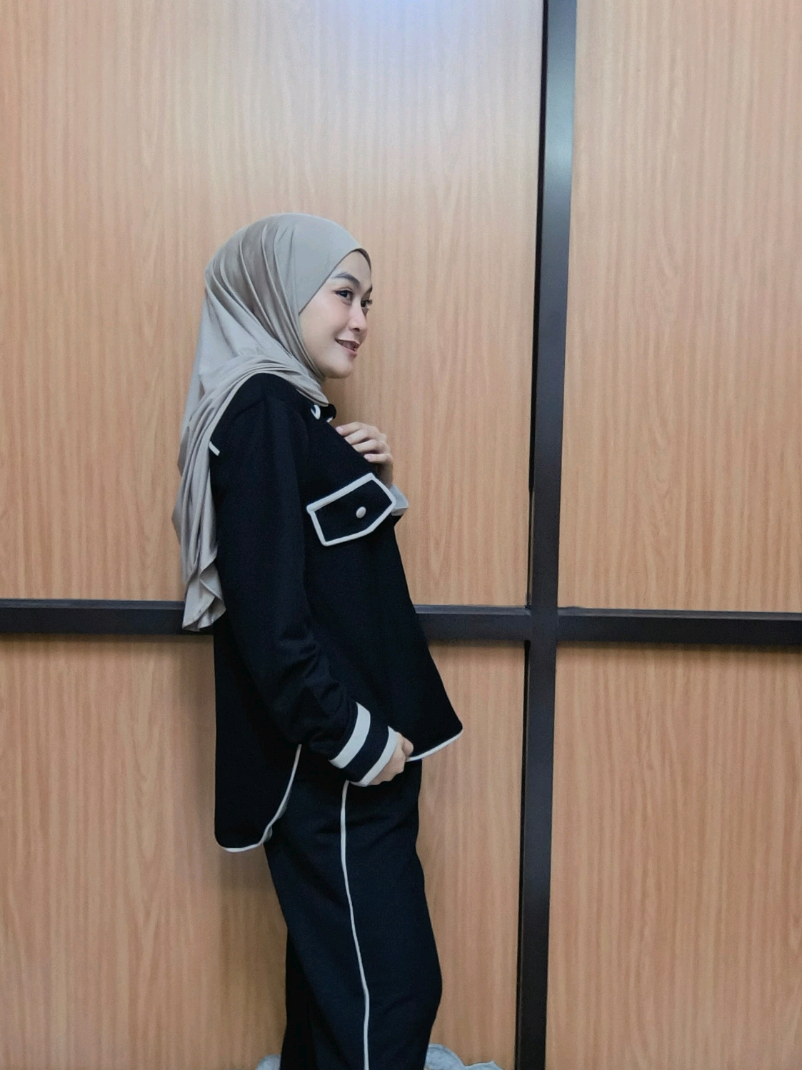 yuuu warna hitam nya udah ready lg #foryou #tiktokindonesia #fyp #oneset #onesetmurah #OOTD #ootdsimple 
