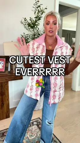 Ummmm. Hands down the cutest little vest and currently my favorite thing in my closet! This oversized floral puffer vest from @Imily Bela is SO good. #vest #puffer #puffervest #floralpuffervest #olebrandselect #floralvest #puffyvest #fashion #fashiontok #imilybela #fallfashion #2025fallfashion 