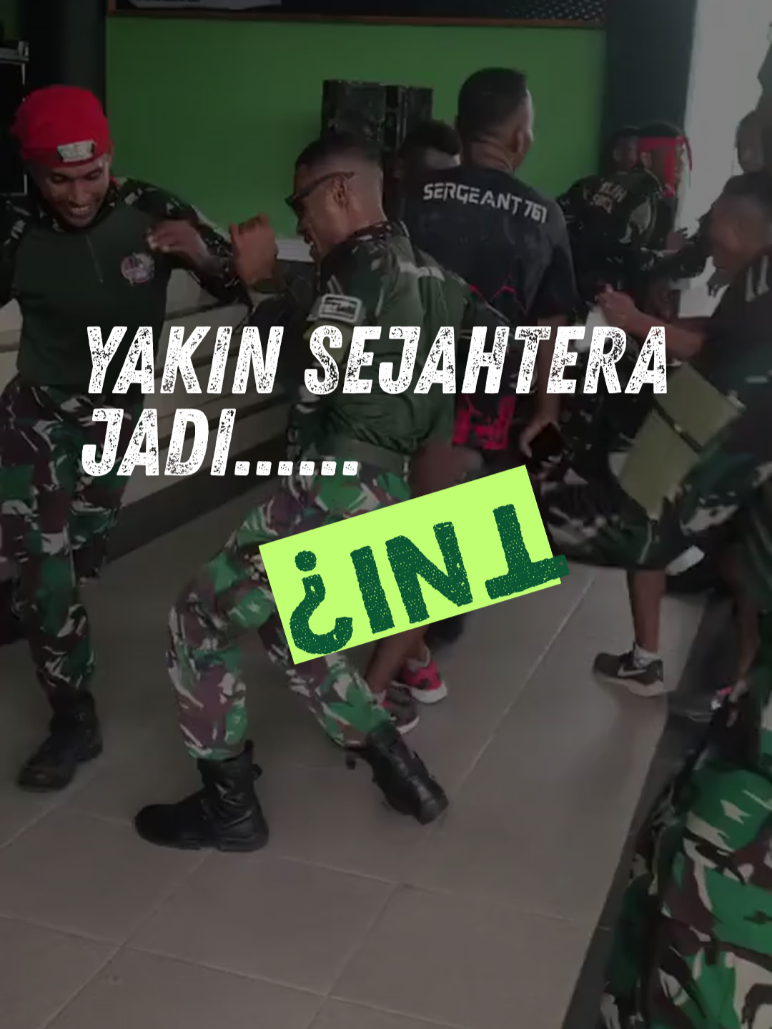 𝗬𝗮𝗸𝗶𝗻 𝘀𝗲𝗷𝗮𝗵𝘁𝗲𝗿𝗮 𝗷𝗮𝗱𝗶 𝗧𝗡𝗜?? Gaji dipotong smpe 80% sama jenderalnya, inisialnya jenderal dudung bukan si ?? katanya buat rumah prajurit tapi malah dikorupsi bikin menjerit. pantesan prajurit TNI lebih seneng jagain kejaksaan hehe....  #prabowo #gibran #tni #fyp #masukberanda #kejagung #jampidsus #jaksa #kejaksaan #fypシ゚viral🖤tiktok #fypppppppppppppp #masukberandafyp #tniindonesia🇮🇩