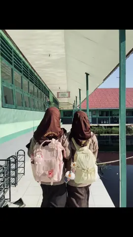 🤏🏻 #school #fotolive #friend #fyp 