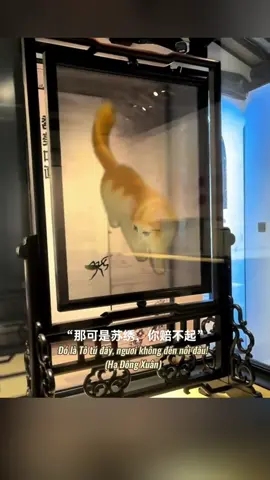 Bảo sao Hạ Đông Xuân lại hãnh diện khoe đây là “Tô tú”. Là một trong “Tứ đại danh tú” của Trung Hoa, không chỉ là kỹ thuật thêu truyền thống, mà còn là kết tinh của hơn 2000 năm lịch sử và mỹ cảm Giang Nam #reviewphim #reviewphimhay #phimtrung #haucungchanhoantruyen 
