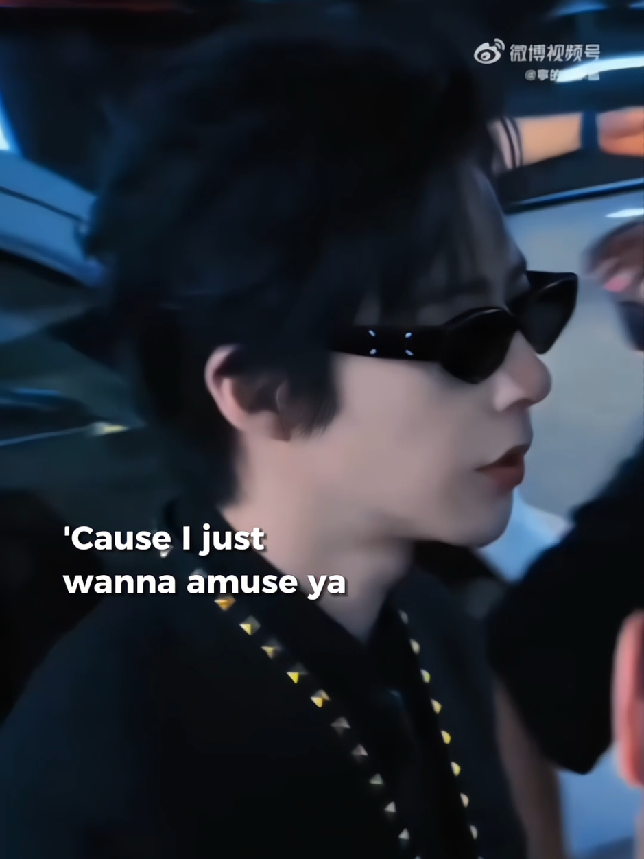 I wanna be a good boy, I wanna be a gangster~ Đeo cặp kính đen vào là ra vibe yang hồ liền #luuvuninh #liuyuning #刘宇宁 #fyp 