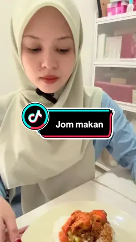 Korang da makan belum? Jom makan sama2🥰#ulamcantikluardalam#nasiulampalingbest #fypシ゚ 