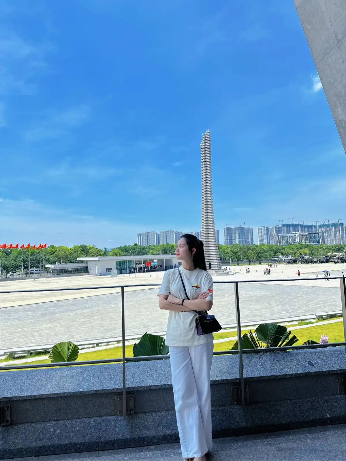 #bảotanglichsuquansuvietnam🇻🇳  Đến bảo tàng vào một ngày nắng chủ nhật Được nhìn thấy tháp Chiến thắng thấy các giai đoạn lịch sử càng thêm yêu ĐẤT NƯỚC TÔI🇻🇳❤️