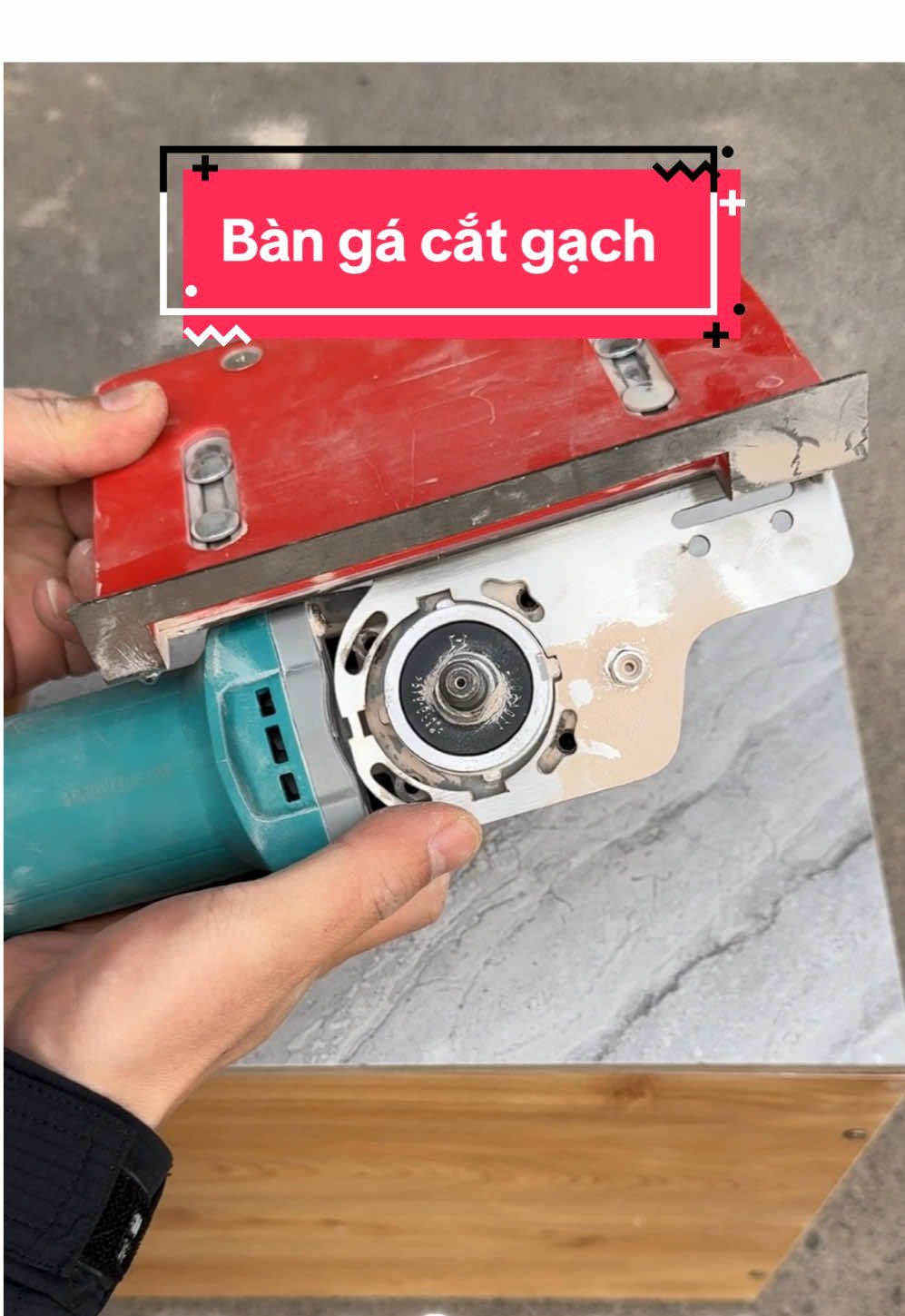 Bà gá cắt mòi gạch #bancatgach #bancatgachmen #bancatgachmoi #gachmen #maycatgachmen #catgachmenbangtay #bachhoaxanhgiadinhviet 