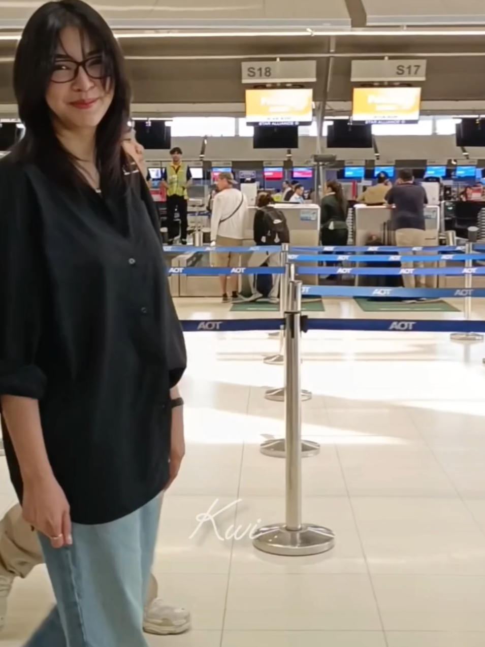 Finally i meet P'Faye!!  She's so pretty 😭😍 And she smile with x3 times !!!!! Love you from Malaysia 🇲🇾  #FayePeraya_ที่หนึ่งในดวงใจOneAndOnly #ที่หนึ่งในดวงใจOneAndOnly #FayePeraya #ฝ้ายพีรญา  #FabelEntertainment