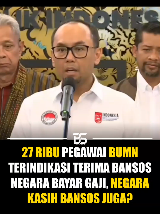Pemerintah mencatat anomali serius dalam penyaluran bantuan sosial (bansos). Berdasarkan hasil analisis PPATK terhadap 10 juta rekening penerima, ditemukan sebanyak 27.932 rekening terdaftar sebagai pegawai BUMN sebuah status yang tidak selayaknya berhak menerima bantuan sosial.  Temuan serupa juga mencakup: 7.479 penerima berstatus dokter Lebih dari 6.000 profesional eksekutif/manajer  Temuan ini saat ini sedang dilacak lebih lanjut oleh Kemensos melalui proses ground-checking untuk memastikan bahwa bantuan sosial benar-benar diterima oleh masyarakat yang berhak.  Sumber : PPATK #bansos #ppatk #bumn #datapenerimabansos #kementeriansosial #bandungspeak #bsu 