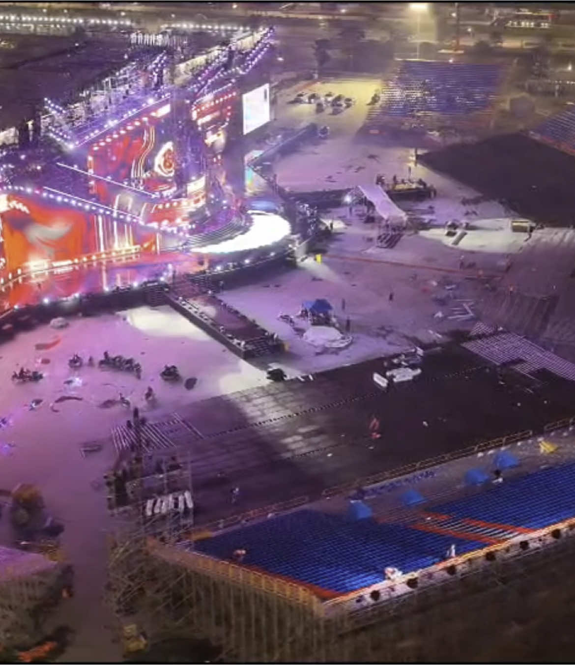 CẬP NHẬT SÂN KHẤU CỰC HOÀNH TRÁNG V CONCERT – RẠNG RỠ VIỆT NAM 2025 🤩🔥🔥🔥 🌟Một sân khấu biểu diễn có diện tích gần 2000m2 🌟Hệ thống màn hình LED có diện tích gần 1500m2 🌟Ứng dụng những công nghệ biểu diễn hàng đầu cùng hệ thống âm thanh, ánh sáng tối tân hứa hẹn mang lại những trải nghiệm khó quên cho 25.000 khán giả vào ngày 9.8 sắp tới!  Nguồn: dungtrann2025, tuanhong21 #VConcert #RangroVietNam #TrungtamTrienlamVietNam #Concert #Stage #Mestagevietnam 