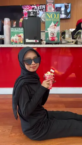 Ikutan tren bugatti bareng Aren Sundae😋 #momoyo #promoseruweekend #80tahunindonesia #arensundae #icecream #limitededition #independenceday 