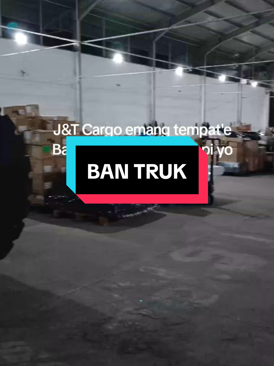ini siapa yang kirim ban truk 😭 #jntexpressid #jntcargo  #fypdonggggggg #viral #fyp  credit @akulanangmass_ 