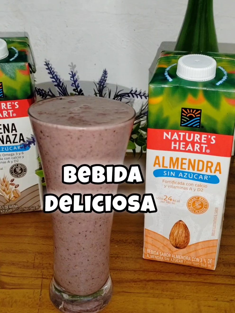 Este verano lo disfruto cuidándome sin perder el rico sabor ❤️✨ Te comparto una deliciosa y nutritiva bebida con nuestros productos @natureshearttf de @recetasnestle ❤️ Nuestra bebida de almendra sin azúcar #naturesheart Fresas Blueberries 1/2 plátano o Endulzante de tu preferencia 1 cucharada de crema de cacahuate 1 cucharadita de chia Hielos Licua todo y disfruta el Verano con el rico sabor de #recetasnestlé #Receta #recetafacil #bebidasaludable #Recipe #delicious #nestle #almendras #mom #receitas #mamiblogger #regalameun❤️ #cuidate #sano 