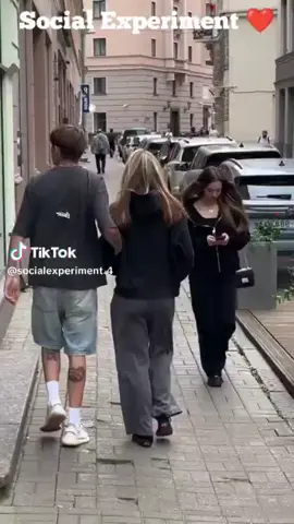 ojo con las señales de ayuda en estos tiempos tan despreocupados saludos familia. 