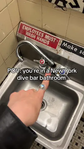 Honestly I didn’t expect anything better… feels like home #newyork #divebar #brokensink #oopsie 