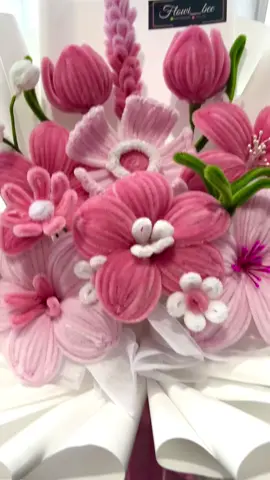 Kiyuttt #flower #pipecleaners #bouquet #buketjakarta #buketwisuda #buketkawatbulu 