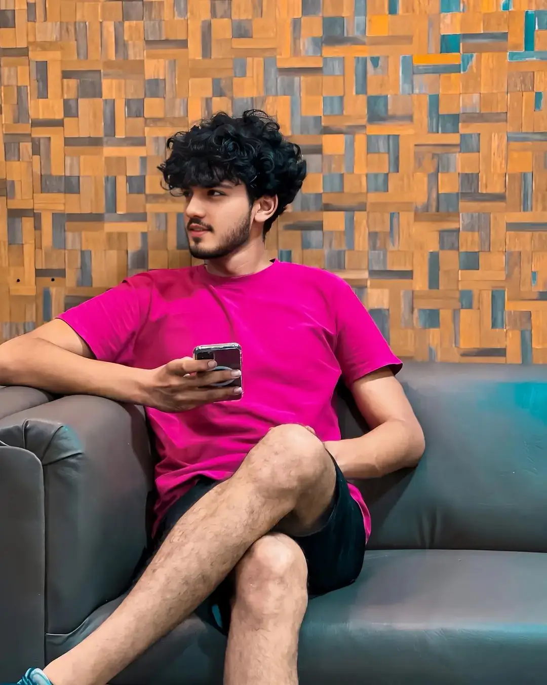 میں نے وقت سے پوچھا میرا قصور کیا ہے  وہ ہنسا اور بولا،تونے ہر کسی کو اپنا سمجھا!!🥹💔🔪 #foryou #trendingsong #dontunderreviewmyvideo #creatorsearchinsights #growmyaccount 