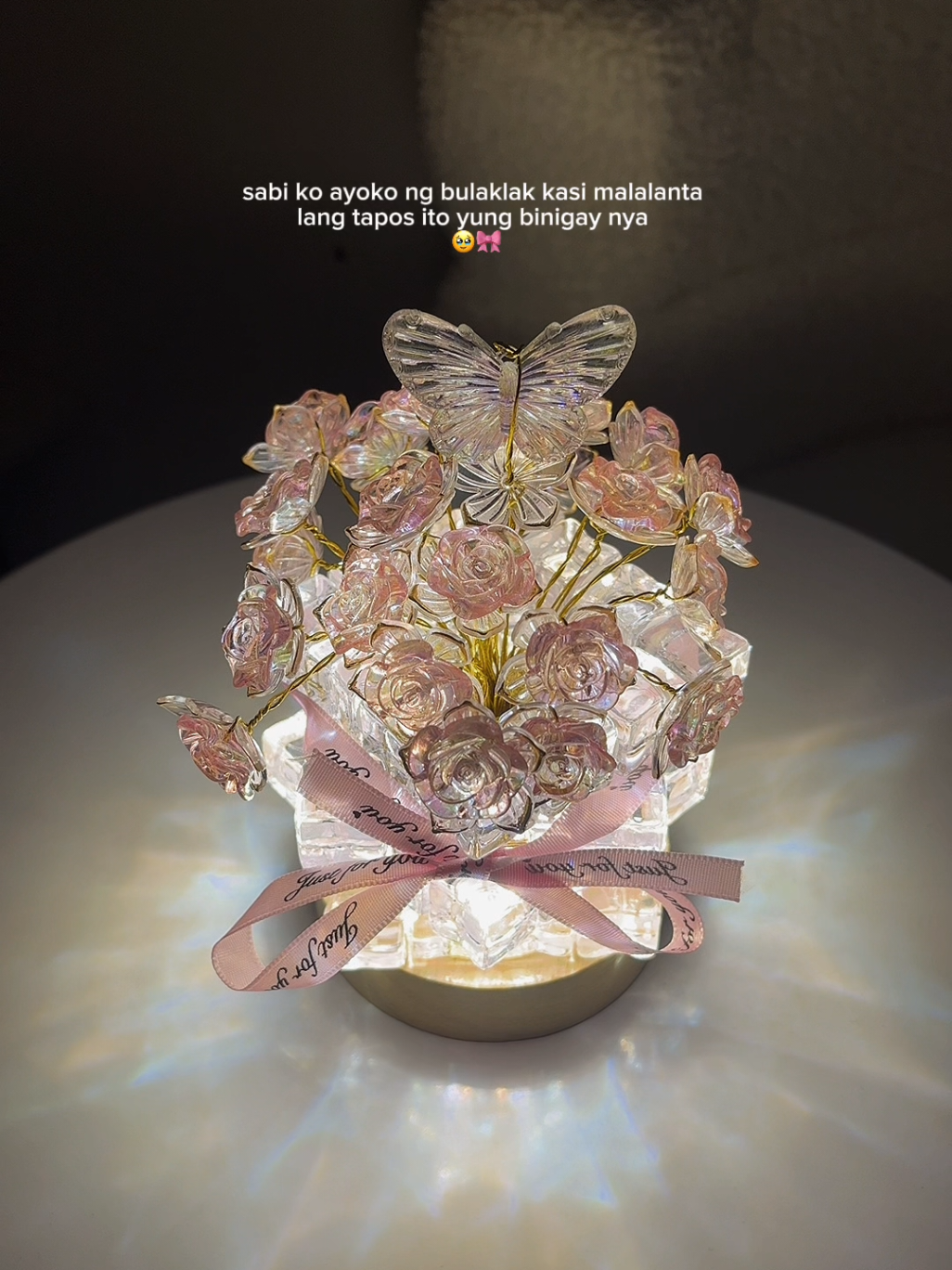 sarap sa feeling makatanggap ng ganito #perfectgift #giftforher #flowerwithlight  #artificialflower #roselamp  #flowerlamp 