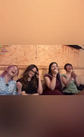 Seguimos hablando de sables o como? KDKSKSK las tqm #vicky #vickypalami #streamer #clips #fyp 