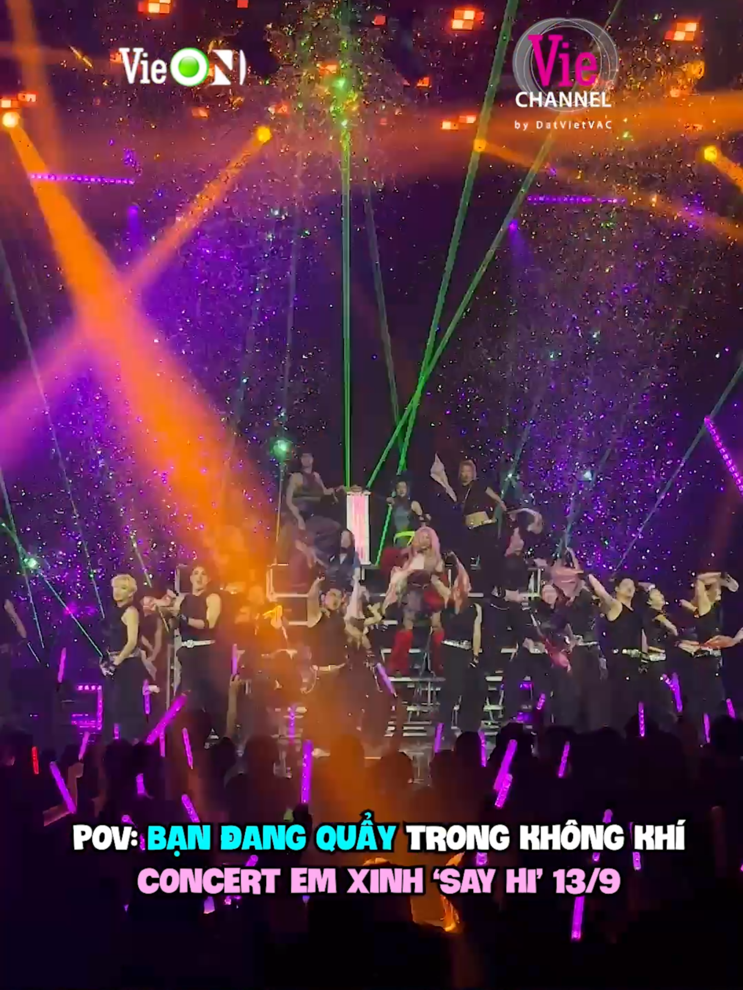 Tưởng tượng cảnh ở concert các Xinhiu gấp 100 lần thế này cùng nhau quẩy và hát đua với mấy Em Xinh ở trên sân khấu thì cứ gọi là tuyệt cà là vời.... Đoàn mình nhớ note lại lịch 10/8 - EARLY BIRD và 11/8 - MỞ BÁN CHÍNH THỨC để chị em mình tụ hội 13/9 sắp tới nhaaa #EmXinhSayHi #EmXinh #EXSH #VieON #VieChannel #DatVietVAC #tiktokgiaitrivui 