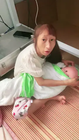 #上热门话题My cousin likes her dolls so much.#魔法泥巴 #上热门 #热门视频 @抖音小助手 @Chenxiaoxiao 