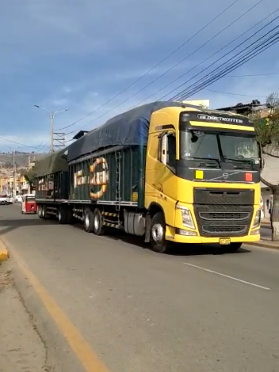Donde otros ven un envío, nosotros vemos un compromiso.                                                                                                                               🤝 Construimos relaciones basadas en confianza. Elige experiencia. Elige eficiencia. Elige Transportes Marín. #TransporteConCompromiso #TransportesMarín #TuCargaNuestraPrioridad #Perú 