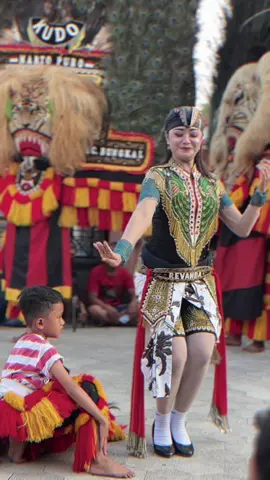 Pembaring cilik e yo moh kalah 😎#reogponorogo #pembarongcilik #jathilan 