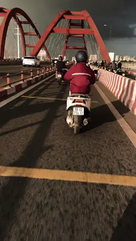 Nơi có nhà thì không có công việc, nơi có công việc thì không có nhà. Nơi bận rộn kiếm tiền thì không có tình yêu, nơi có tình yêu thì lại không có tiền. Cuộc sống không phải là vì tiền, nhưng cuộc sống bạn mong muốn đâu đâu cũng tiền !