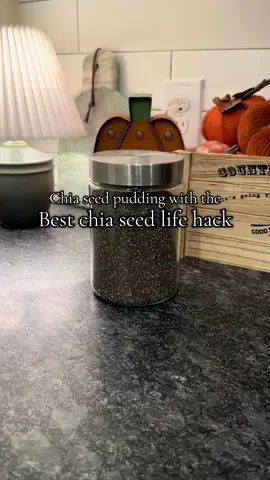 Best life hack ever!! #chiaseed #chiaseedpudding #chiaseeds #breakfast #breakfastideas #breakfastrecipes #fyp #LifeHack 