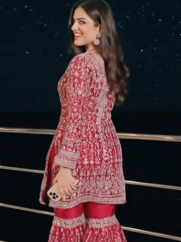 How is My SHARARA Look Guys 😘 @MrBeast  #Yacht #ZaraMalik #fypppppppppppppp #fypシ #unfreezemyacount #BritishVibes #UKTikTok #UKFilm #ShortFilmUK #fyp #UKtok #Trending #NewYork 