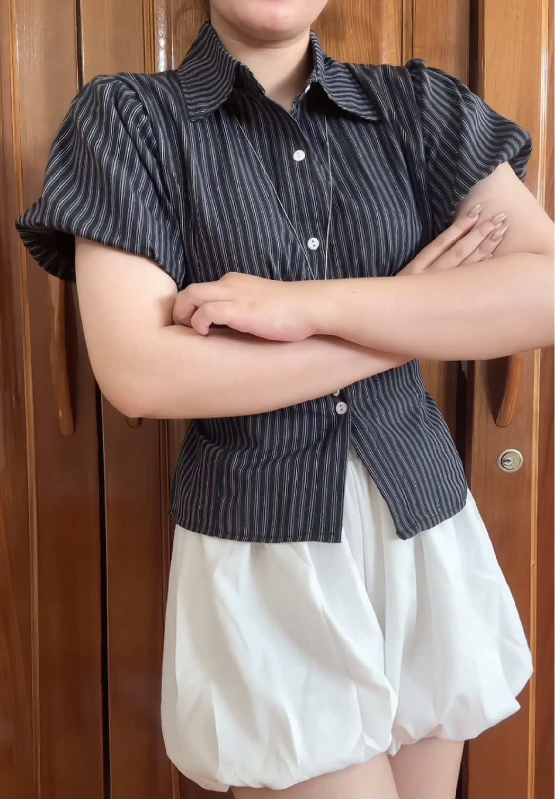 Áo sơ mi kẻ tay phồng dáng ngắn buộc eo#thoitrang #xuhuong #tiktok #aoxinh #aosominu 