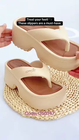 #clogslipper #blackshoes #kids #tiktokvideo #tiktokshop #shoes #women #girls #boys #men #fyp #slippersforwomen #slippersformen #clogs #clogshoes #tiktok #slippers #vistapraia 