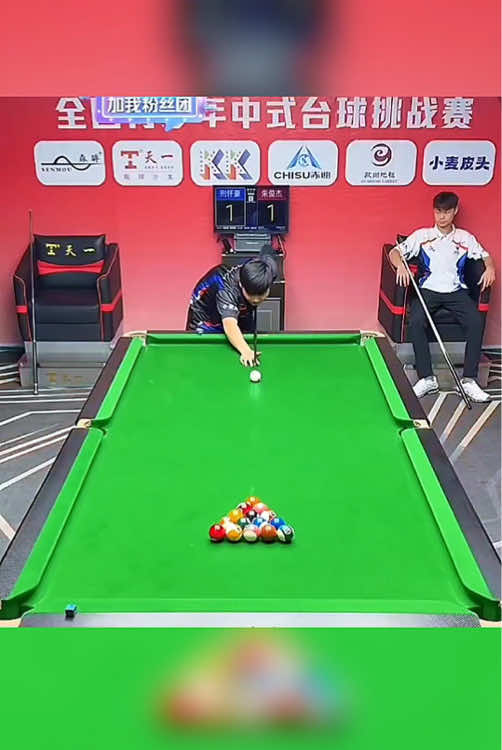 A funny billiards competition 🤣🤣#Foryou #fyp #tiktok #funny #funnyvideos #funnymoments #hh #billiards #usa #funnymoment 