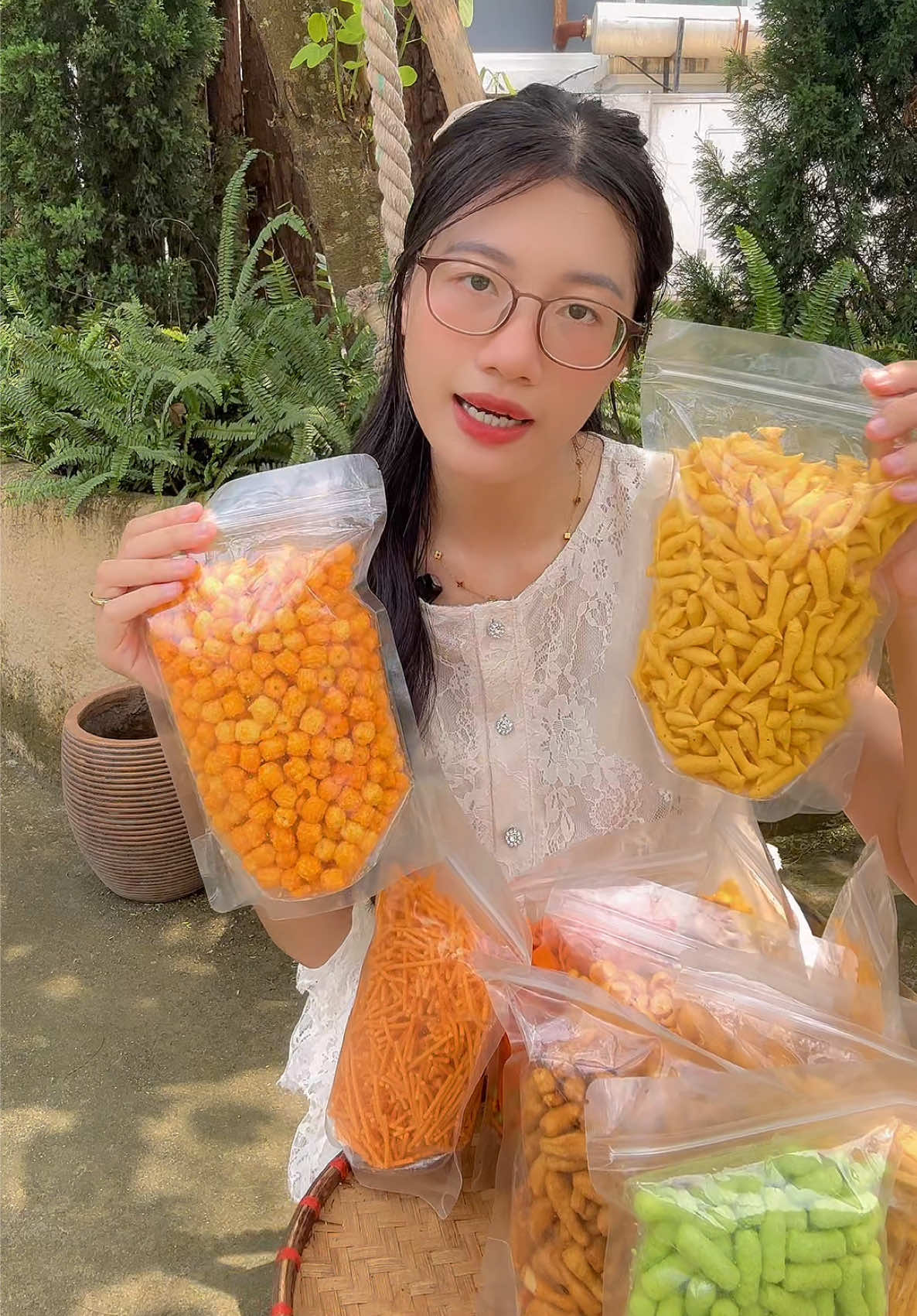 Chỗ em là giá Khuyến mãi đang rẻ lắm đó nha😍😍 #xuhuong #huyenbanhtrungthu #combo #food #doanvat #snacks #bimbim 