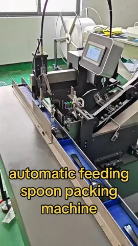 Automatic feeding spoon packing machine #tiktok #foryou #packagingmachine #packingmachinemanufacturer #disposablespoonpackingmachine #plasticspoonpackingmachine #automaticpackingmachine 