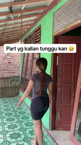 Kadang ngangkat jemuran menjadi rutinitas yg membosankan,tp semenjak vt ngangkat jemuran selalu di tunggu” disitulah muncul semangatku ☺️  #jemuran #dailyvlog #dailylife #DailyRoutine #fyppppppppppppppppppppppp #masukberandafyp #CapCut 